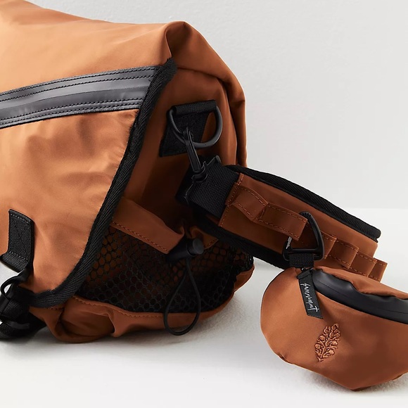 NEW Free People Move With It Messenger Bag - Picture 3 of 16